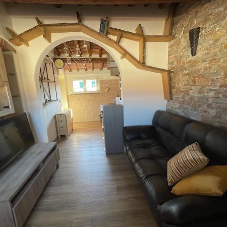 Apartamento Il Cappellaio Matto Livorno Exterior foto