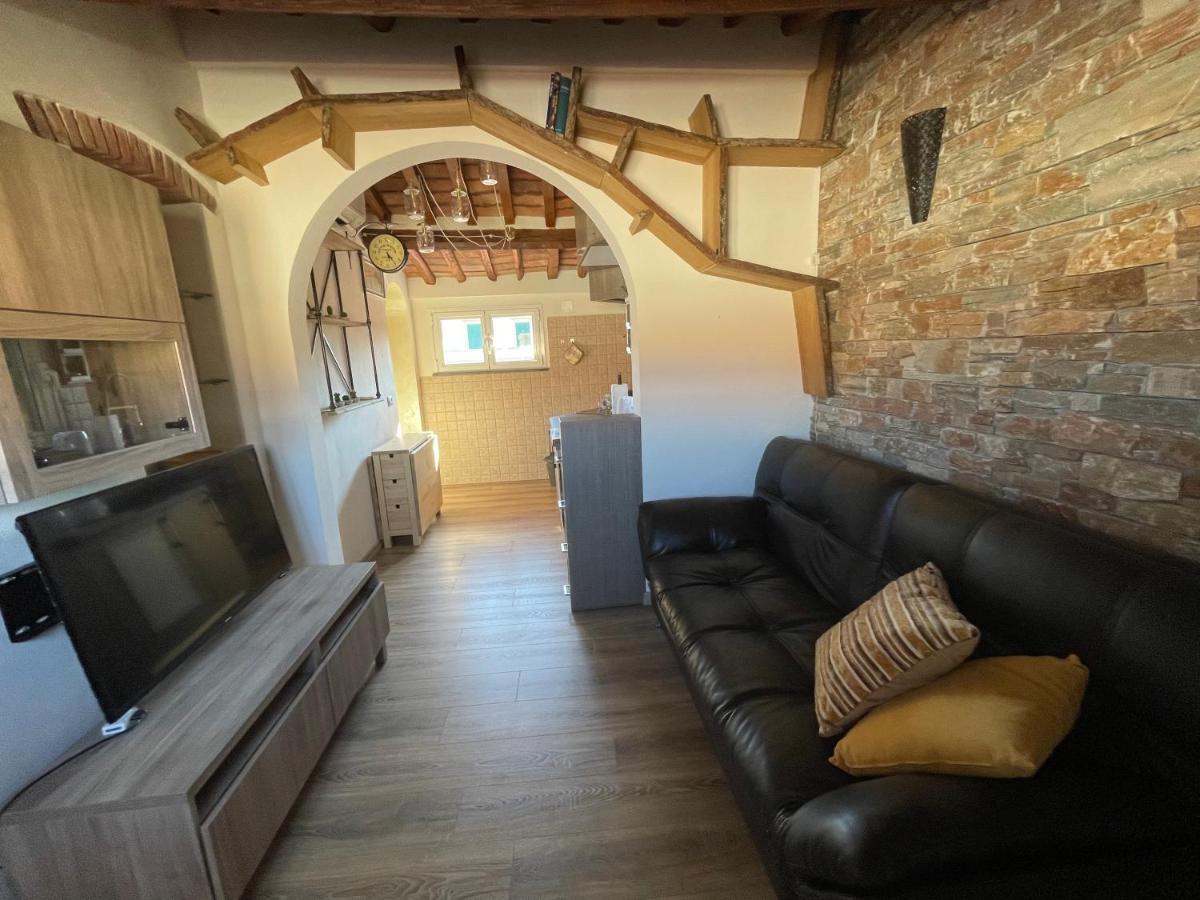 Apartamento Il Cappellaio Matto Livorno Exterior foto